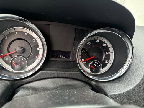 Used 2020 Dodge Grand Caravan SE w/ UConnect Hands-Free Group image 12