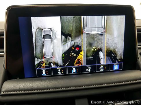 Used 2023 Chevrolet Suburban Z71 w/ Z71 Off-Road Package AWD/4WD image 23