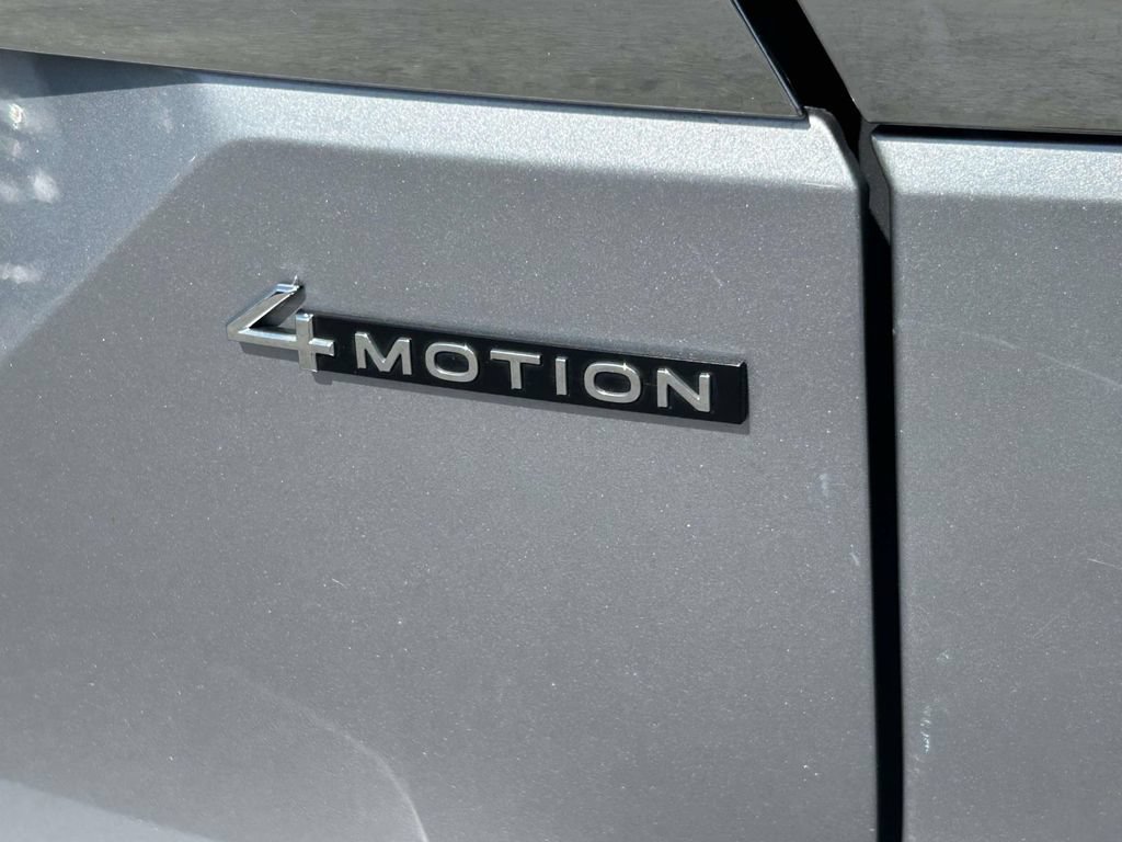 Used 2024 Volkswagen Atlas SE AWD/4WD image 11