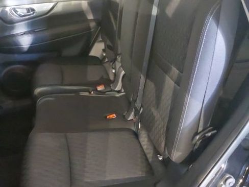 Used 2018 Nissan Rogue S AWD/4WD image 10