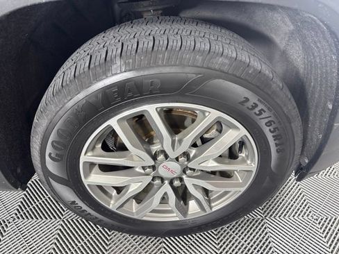 Used 2018 GMC Acadia SLE w/ Driver Alert Package I AWD/4WD image 32