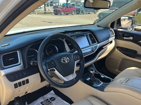 Used 2016 Toyota Highlander XLE image 25
