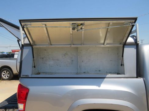 Used 2017 Toyota Tacoma SR5 w/ Tow Package image 27