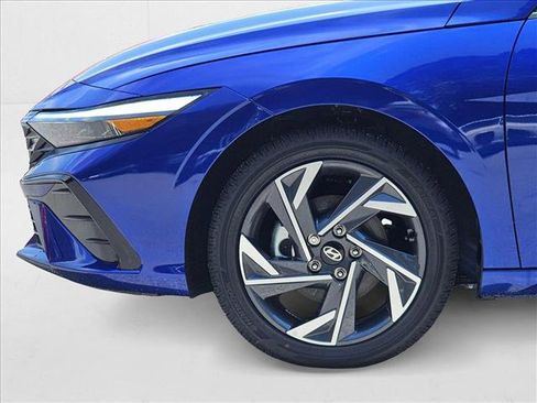 New 2025 Hyundai Elantra Limited image 10