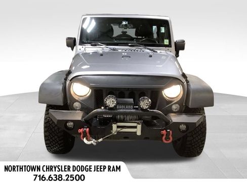 Used 2018 Jeep Wrangler Unlimited Rubicon w/ Connectivity Group AWD/4WD image 2