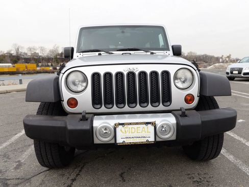 Used 2011 Jeep Wrangler Unlimited Sport image 2