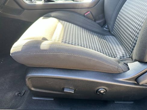 Used 2021 Dodge Challenger SXT w/ Driver Convenience Group image 17