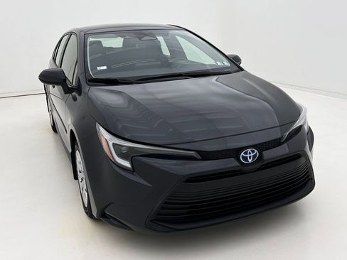 Used 2024 Toyota Corolla LE image 3