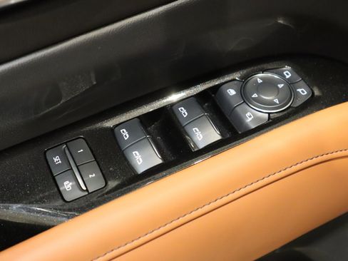 Used 2024 Cadillac Escalade Premium Luxury AWD/4WD image 25