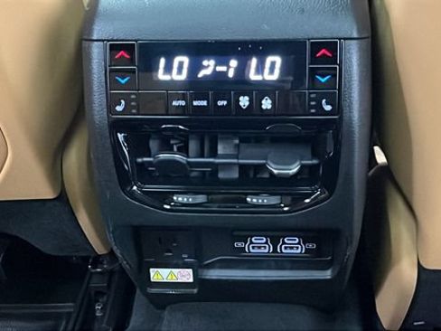 Used 2023 Jeep Grand Cherokee L Summit w/ Advanced Protech Group IV AWD/4WD image 39
