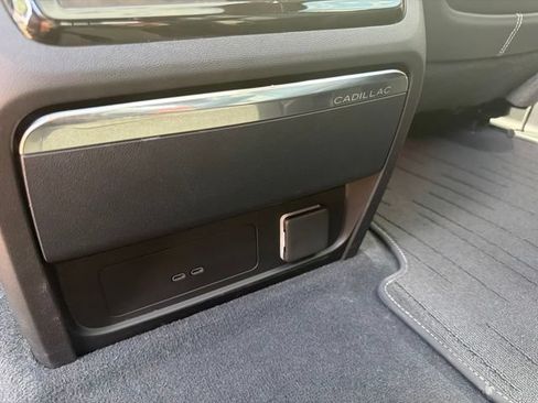 Certified 2025 Cadillac Escalade IQ Luxury 2 w/ LPO, Premium Carpet Package AWD/4WD image 27