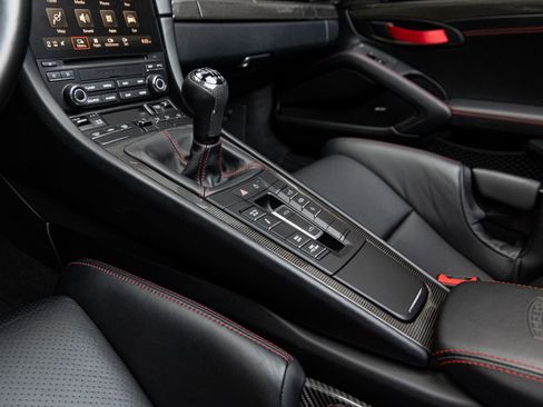 Certified 2019 Porsche 911 Speedster RWD image 28