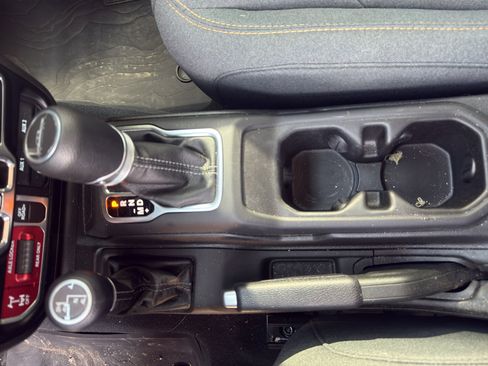 Used 2024 Jeep Gladiator Sport image 12