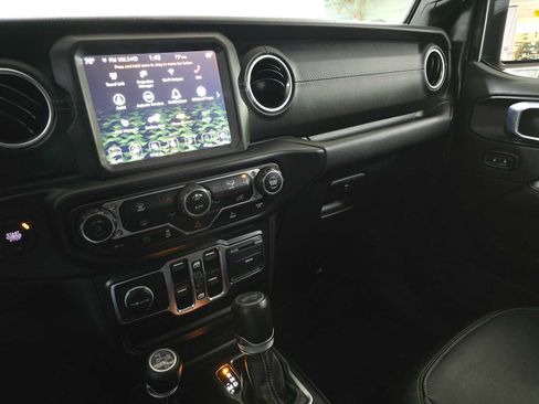 Used 2022 Jeep Wrangler Unlimited Sahara AWD/4WD image 34