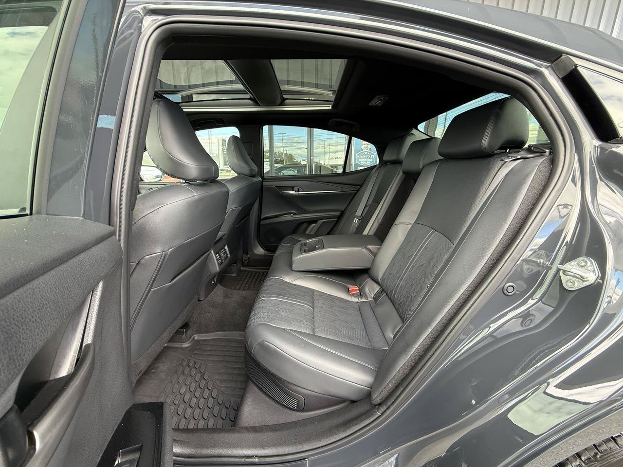 Used 2025 Toyota Camry XSE FWD image 35