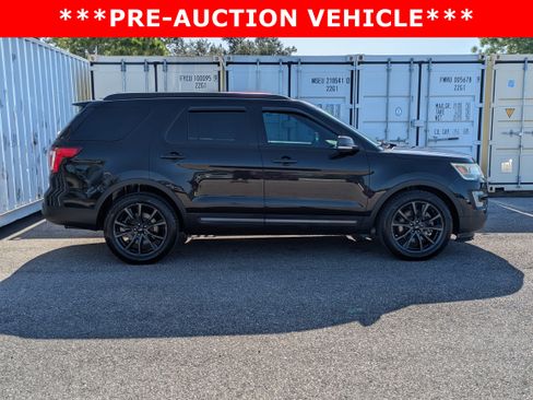 Used 2017 Ford Explorer XLT w/ Equipment Group 202A FWD image 4