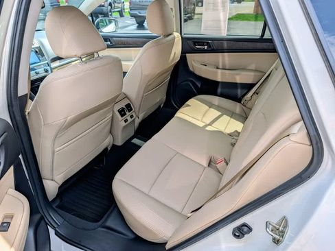 Used 2016 Subaru Outback 2.5i Limited AWD/4WD image 7