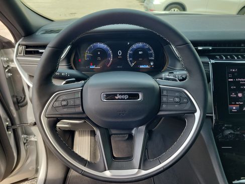 Used 2026 Jeep Grand Cherokee L 2WD image 18