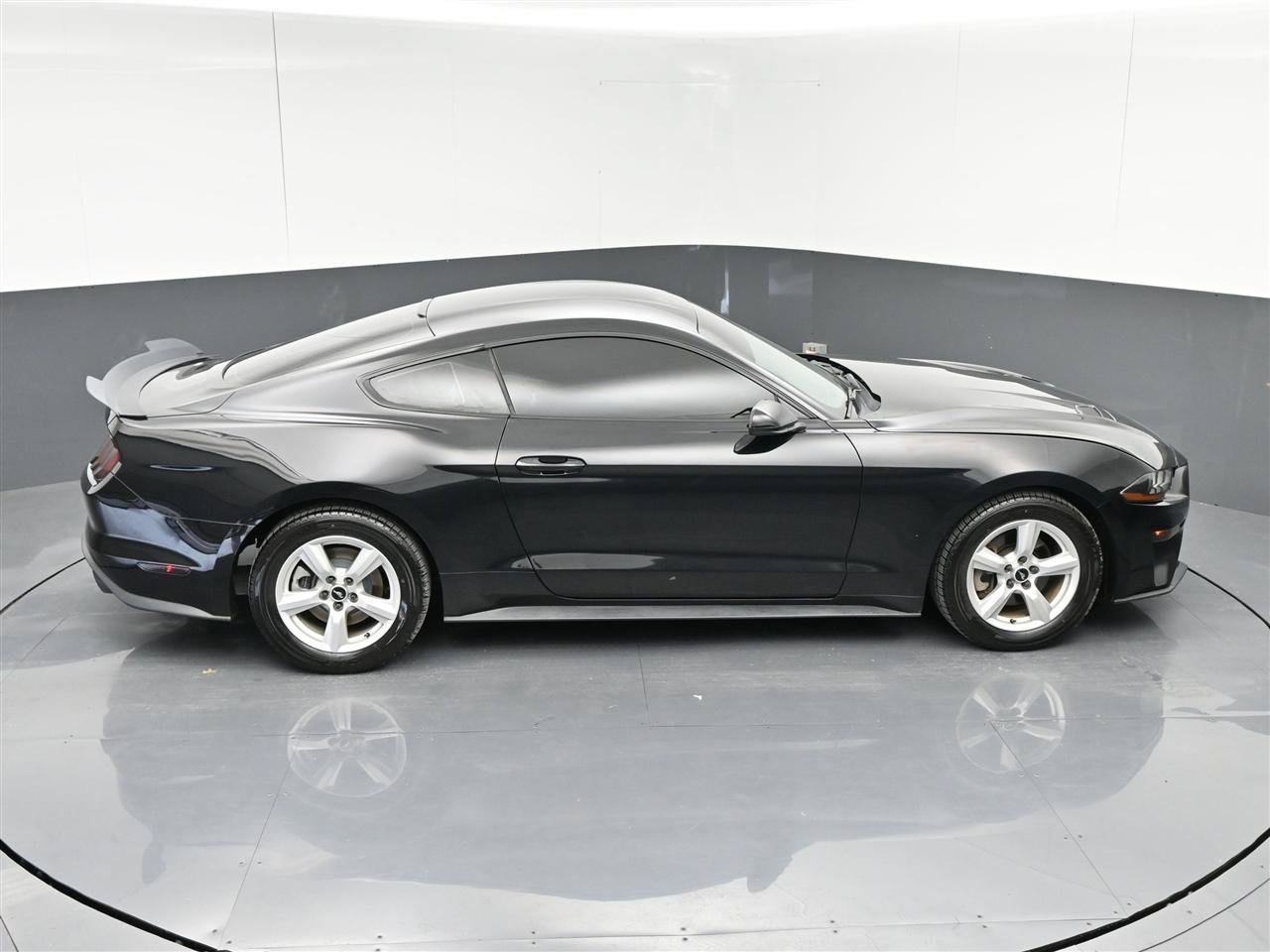 Used 2018 Ford Mustang Coupe RWD image 22