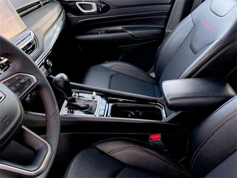 Used 2024 Jeep Compass Trailhawk image 20