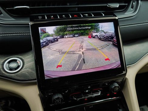 New 2025 Jeep Grand Cherokee Limited w/ Trailer Tow Package image 24