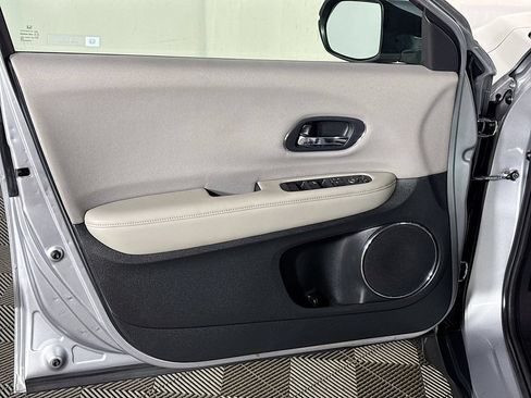 Used 2017 Honda HR-V EX image 10