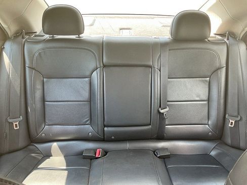 Used 2015 Chevrolet Malibu LT w/ Leather Package FWD image 11