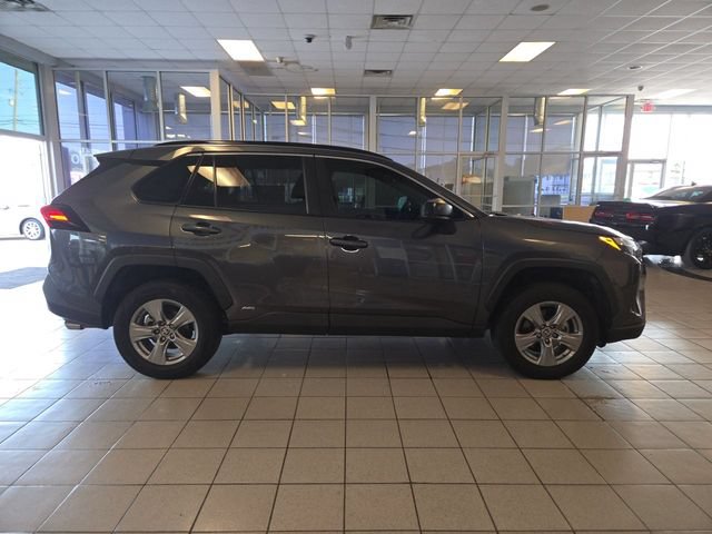 Used 2023 Toyota RAV4 LE AWD/4WD image 9