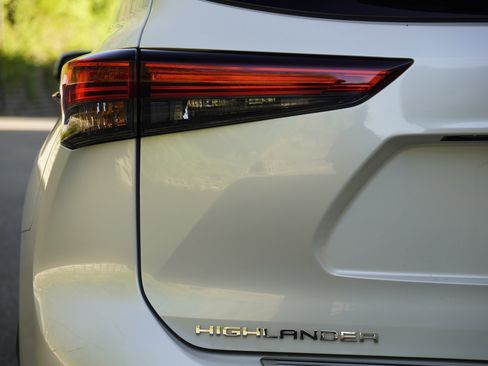 Used 2023 Toyota Highlander Platinum AWD/4WD image 10