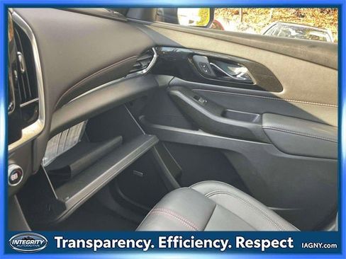 Used 2023 Chevrolet Traverse RS image 35