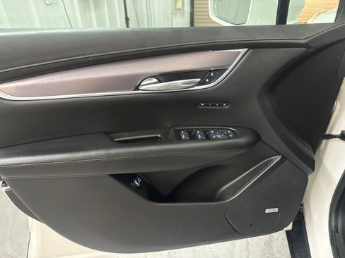 Used 2017 Cadillac XT5 Luxury FWD image 8