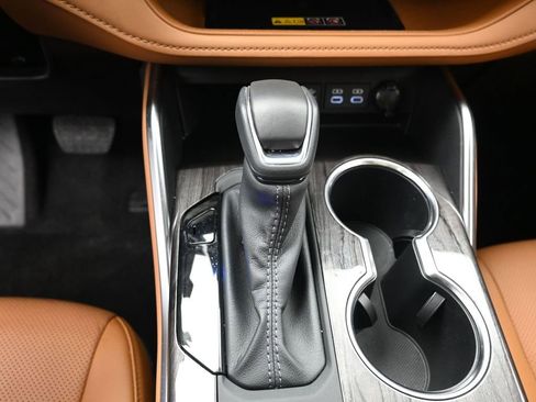 Certified 2025 Toyota Highlander Platinum image 26