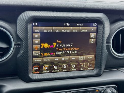 Used 2023 Jeep Wrangler Unlimited Sahara AWD/4WD image 11