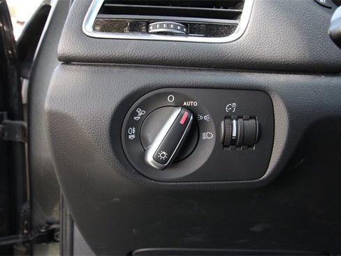 Used 2018 Audi Q3 2.0T Premium image 16