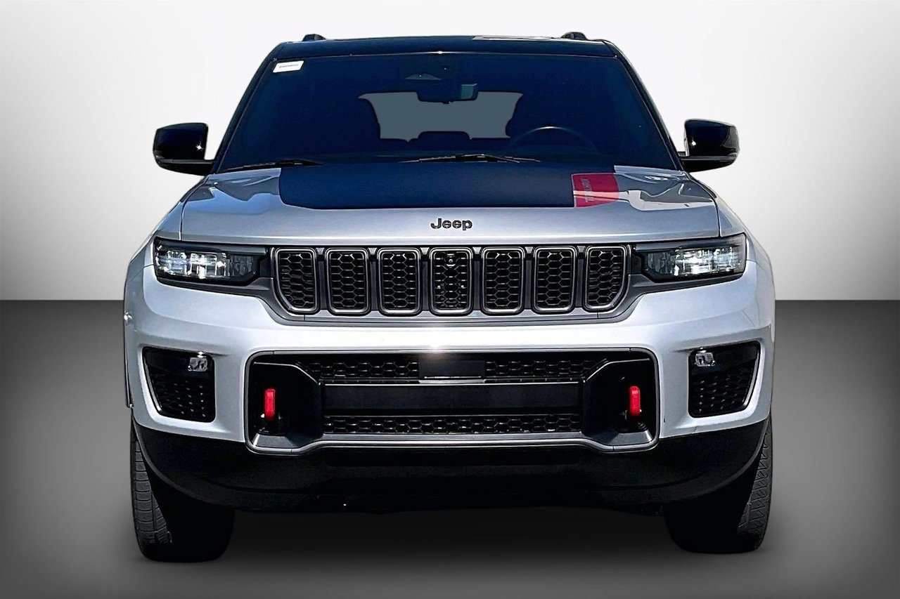 Certified 2022 Jeep Grand Cherokee Trailhawk w/ Luxury Tech Group III AWD/4WD image 3