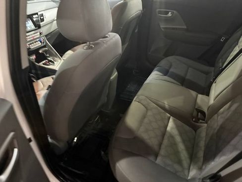 Used 2017 Kia Niro LX FWD image 25