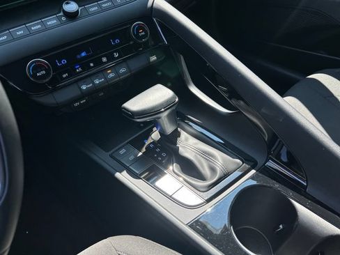 Used 2025 Hyundai Elantra SEL FWD image 15
