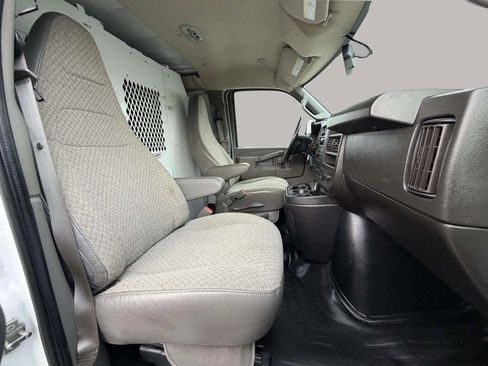 Used 2022 GMC Savana 2500 w/ Driver Convenience Package RWD image 12