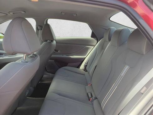 Used 2024 Hyundai Elantra SEL FWD image 17