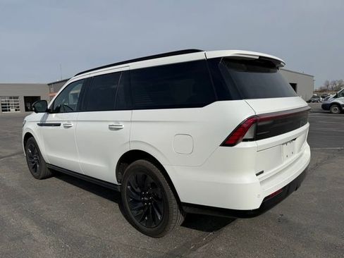 Used 2026 Lincoln Navigator Reserve w/ Jet Appearance Package image 6