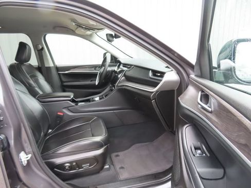 Used 2023 Jeep Grand Cherokee Limited AWD/4WD image 25