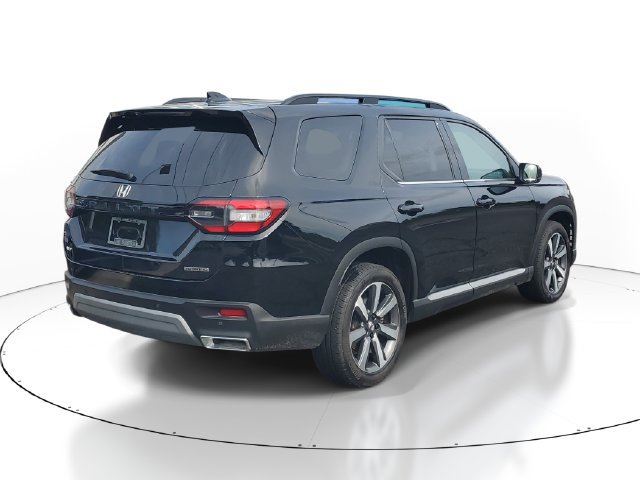 Used 2025 Honda Pilot Touring image 4