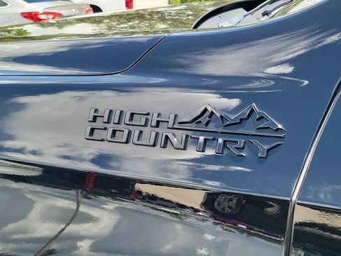 Used 2024 Chevrolet Suburban High Country w/ Advanced Technology Package AWD/4WD image 6