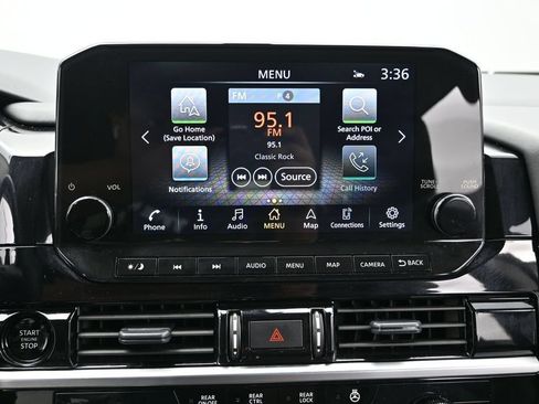 Used 2025 Nissan Pathfinder SL AWD/4WD image 15