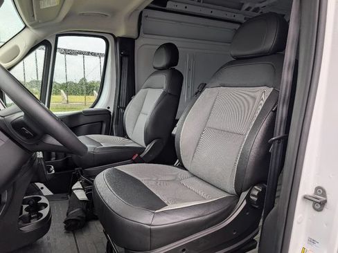Used 2026 RAM ProMaster 2500 w/ Convenience Group FWD image 16