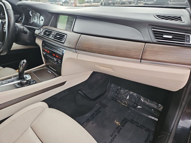 Used 2013 BMW 750i RWD image 23
