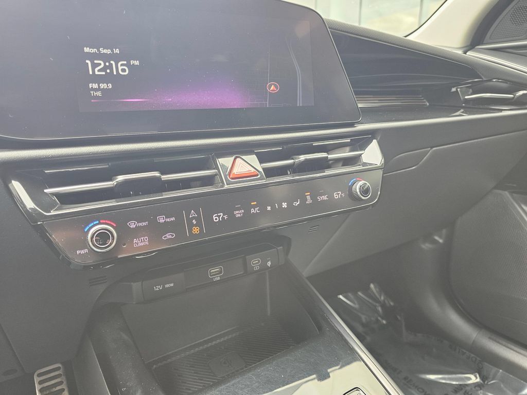 Used 2023 Kia Niro Wave w/ Wave Preserve Package FWD image 29