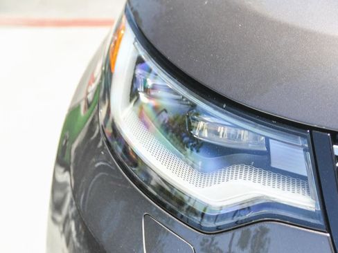 New 2025 Land Rover Discovery S image 10