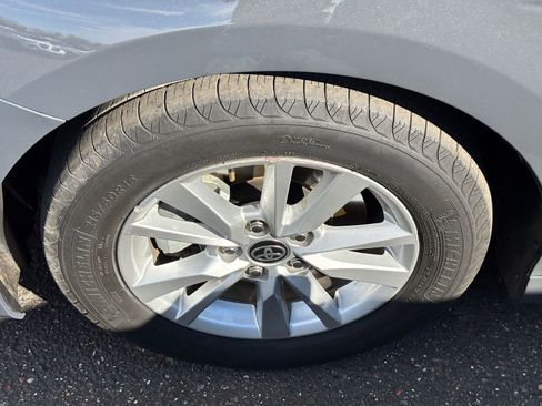 Used 2025 Toyota Camry LE image 8