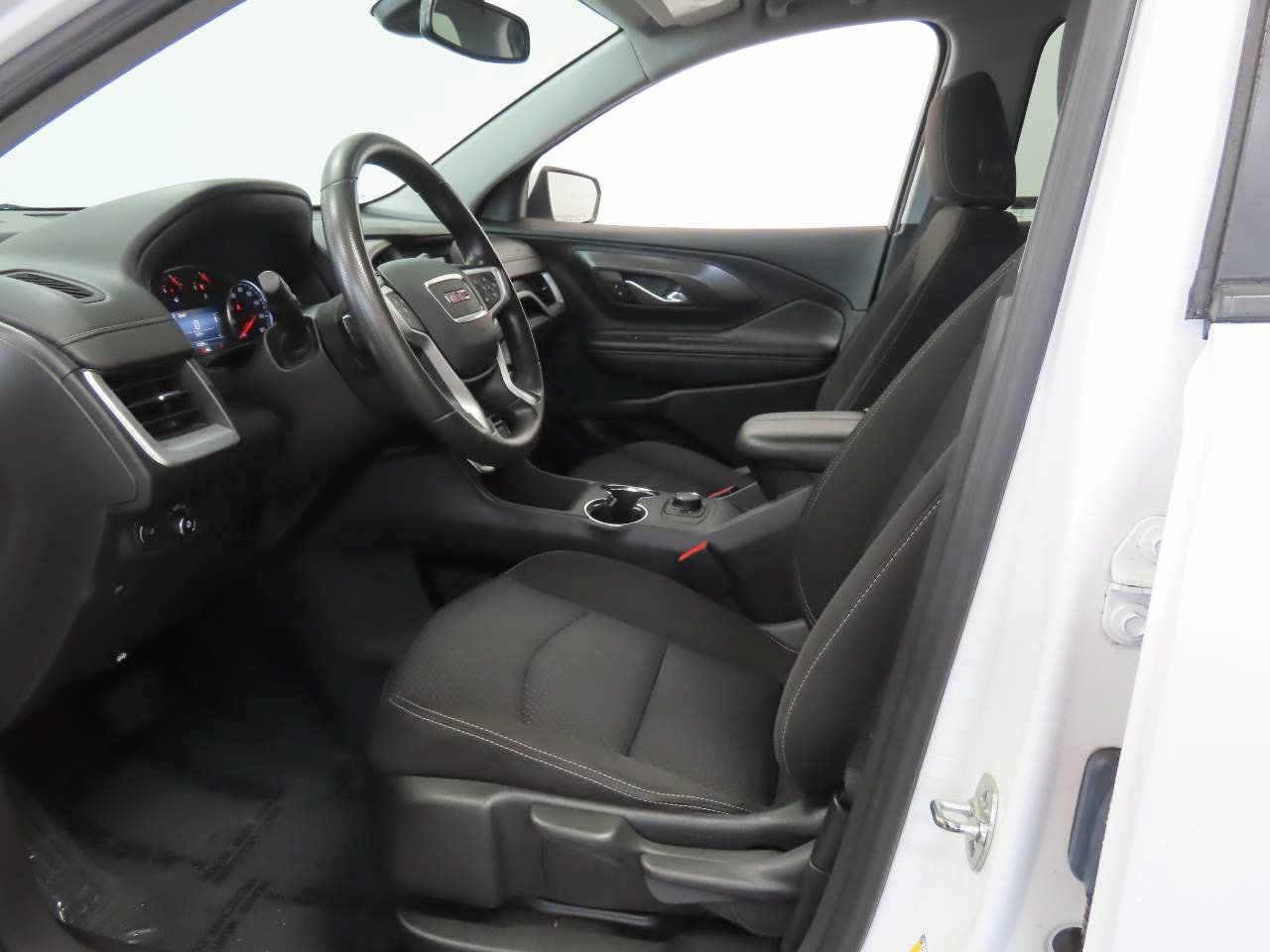 Used 2024 GMC Terrain SLE FWD image 16